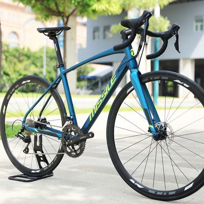 700C Hard Frame Road Bike 18 Geschwindigkeit Aluminiumlegierung Rahmen Material 10,5 kg Gewicht