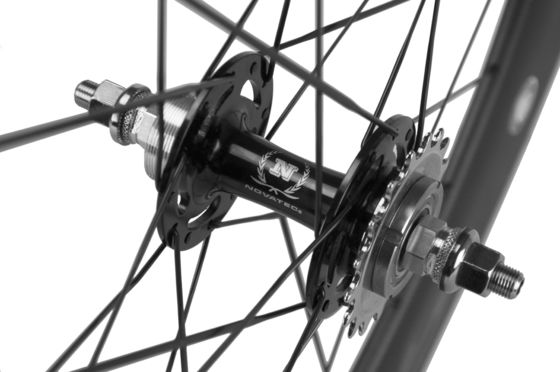Erleben Sie die Kraft von 700C Carbon Fiber Wheelset für Straßenfahrräder Die perfekte Wahl