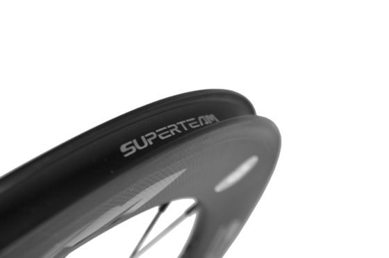 Erleben Sie die Kraft von 700C Carbon Fiber Wheelset für Straßenfahrräder Die perfekte Wahl