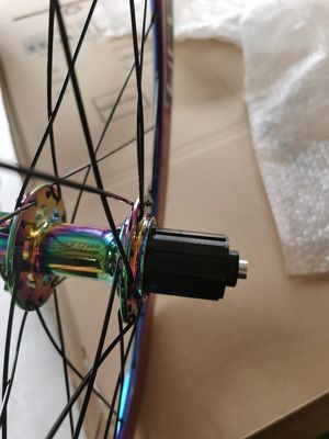 Straßenfahrräder 20 Zoll Aluminiumlegierung Radsatz 8/9/10/11 Geschwindigkeit 4 Lager Doppelwand Regenbogen Farbe