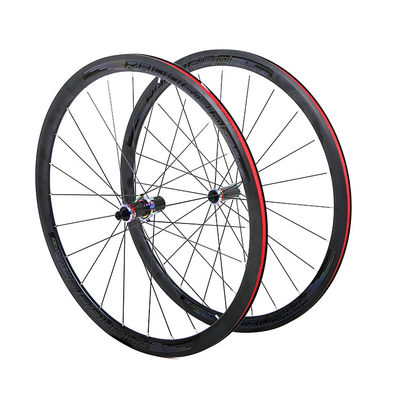 Retrospektiv 700c-Rad-Set in Schwarz mit RS Hub Carbon-Körper und Galaxy Farbe 24/24 Löcher