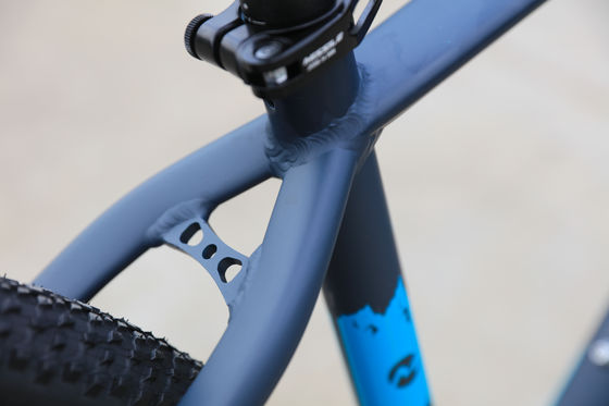 Einstellbares Mountainbike für Erwachsene 13,9kg Fahrradgewicht Vorder- und Rückscheibenbremse