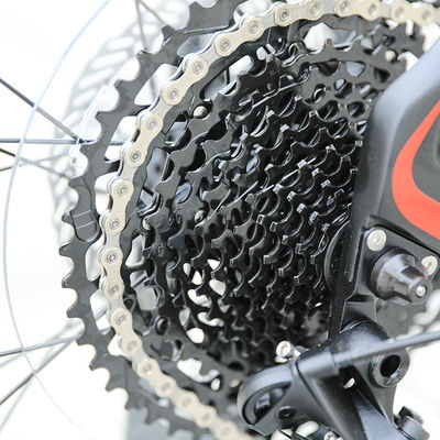 Ein gutes Mountainbike mit 130 Lastkapazität und Sonnenlicht 11-50T 24-Gang-HG-Kassette