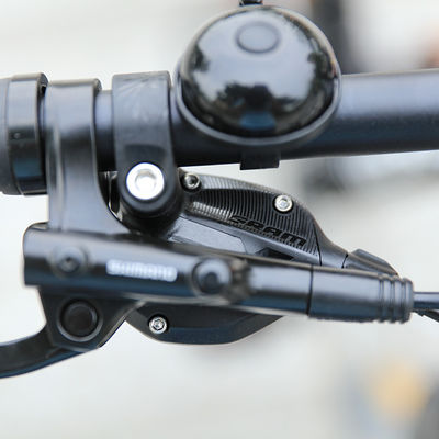 Ein gutes Mountainbike mit 130 Lastkapazität und Sonnenlicht 11-50T 24-Gang-HG-Kassette